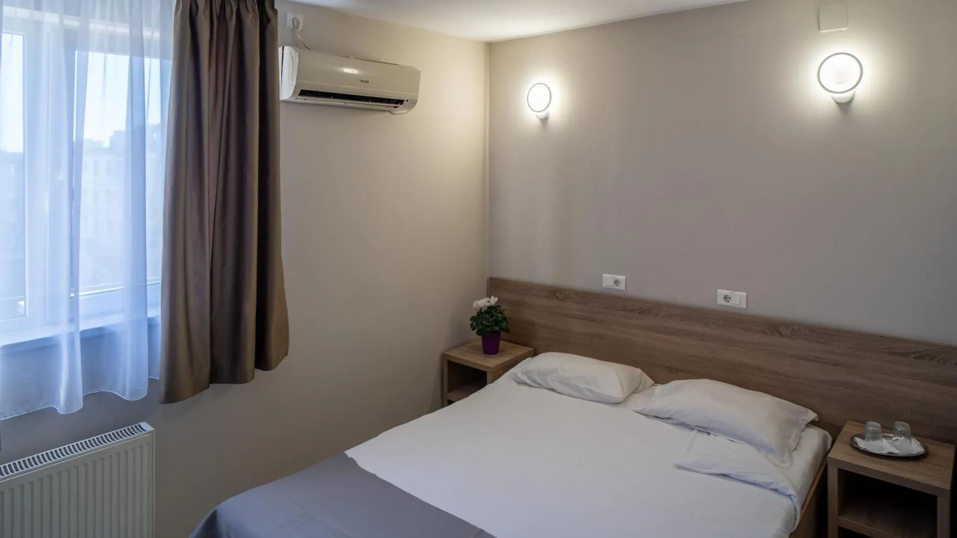 City Hotel Bukarest 2*,