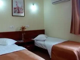 City Hotel Boekarest 2*,