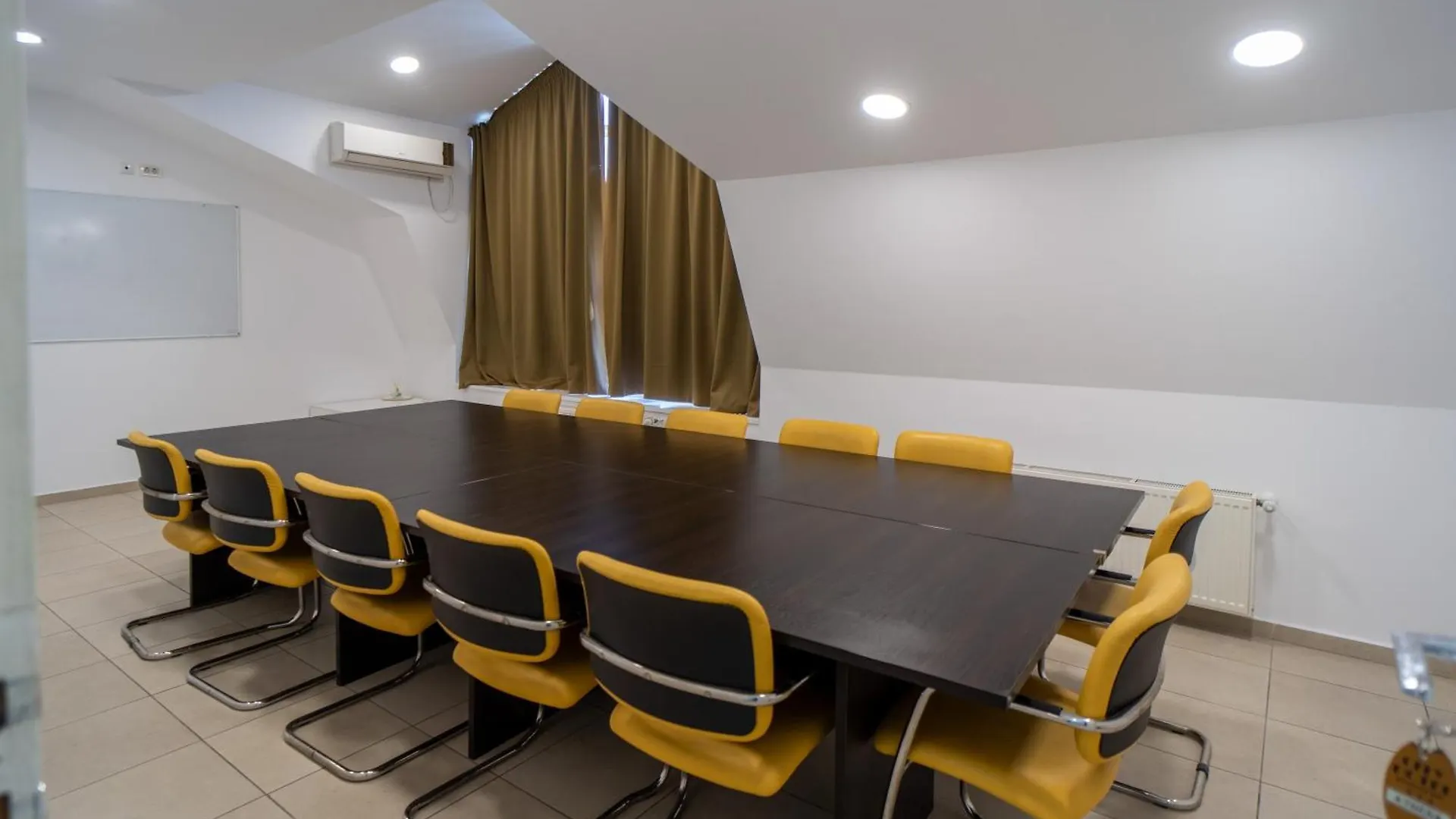 City Hotel Bucharest 2*,  Romania